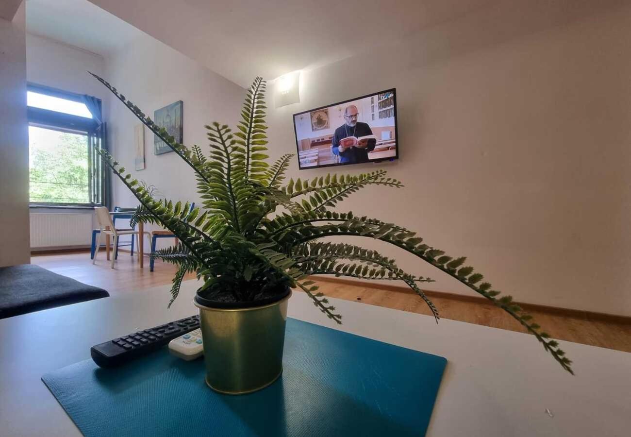 Chic Old Town Escape With Modern Comforts Apartment
