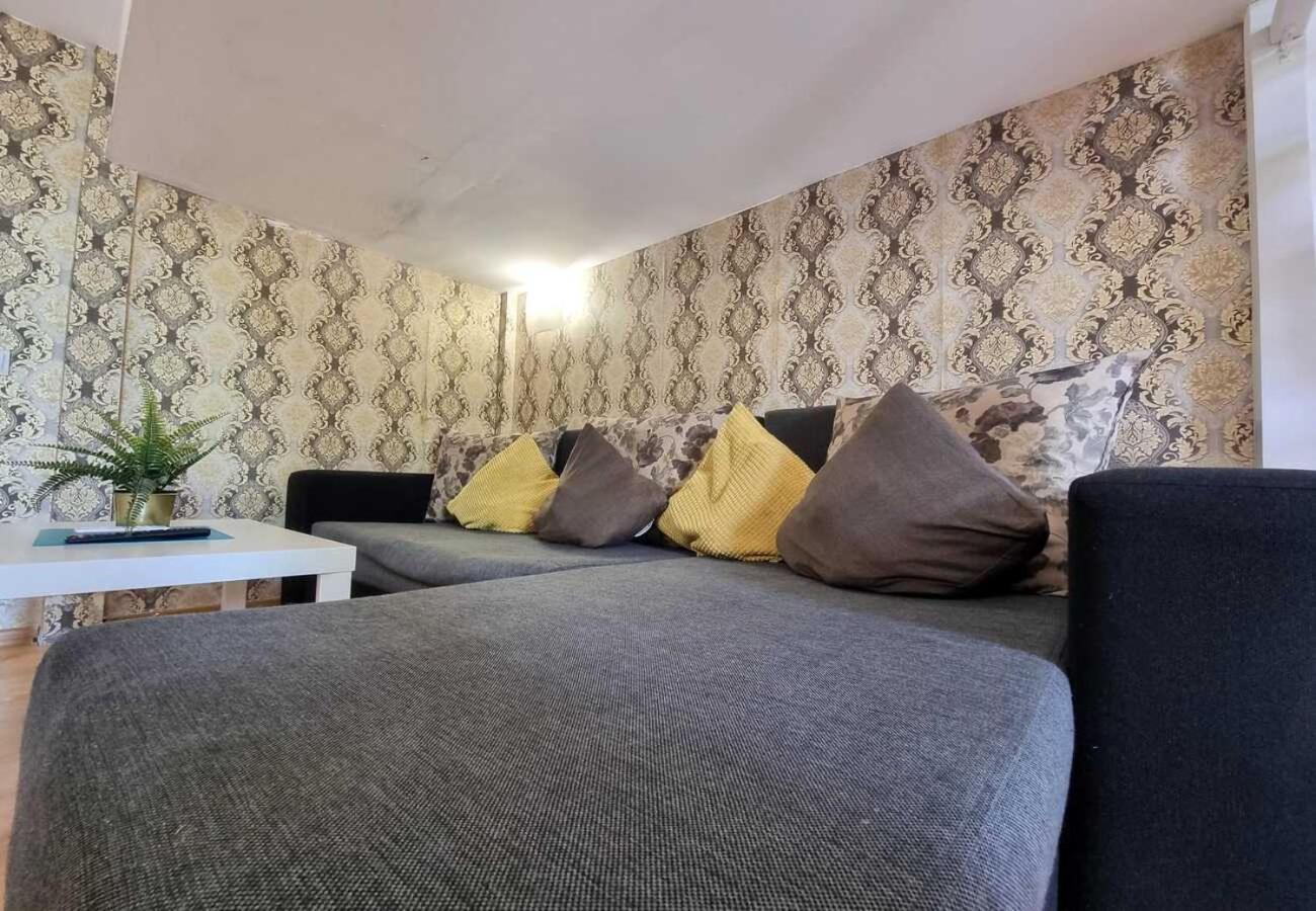 Chic Old Town Escape With Modern Comforts *