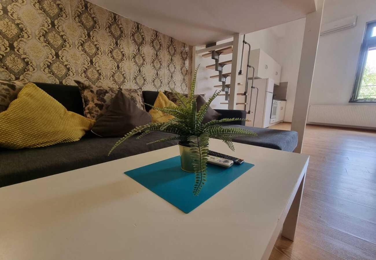 Apartment Chic Old Town Escape With Modern Comforts