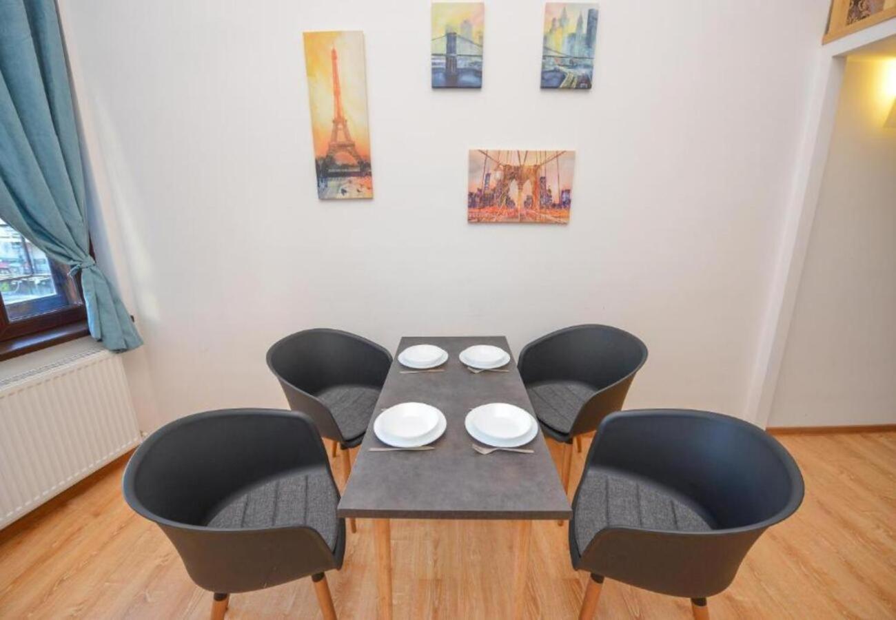 Chic Old Town Escape With Modern Comforts Apartment *