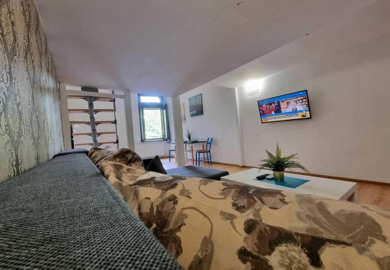 Apartment Chic Old Town Escape With Modern Comforts *