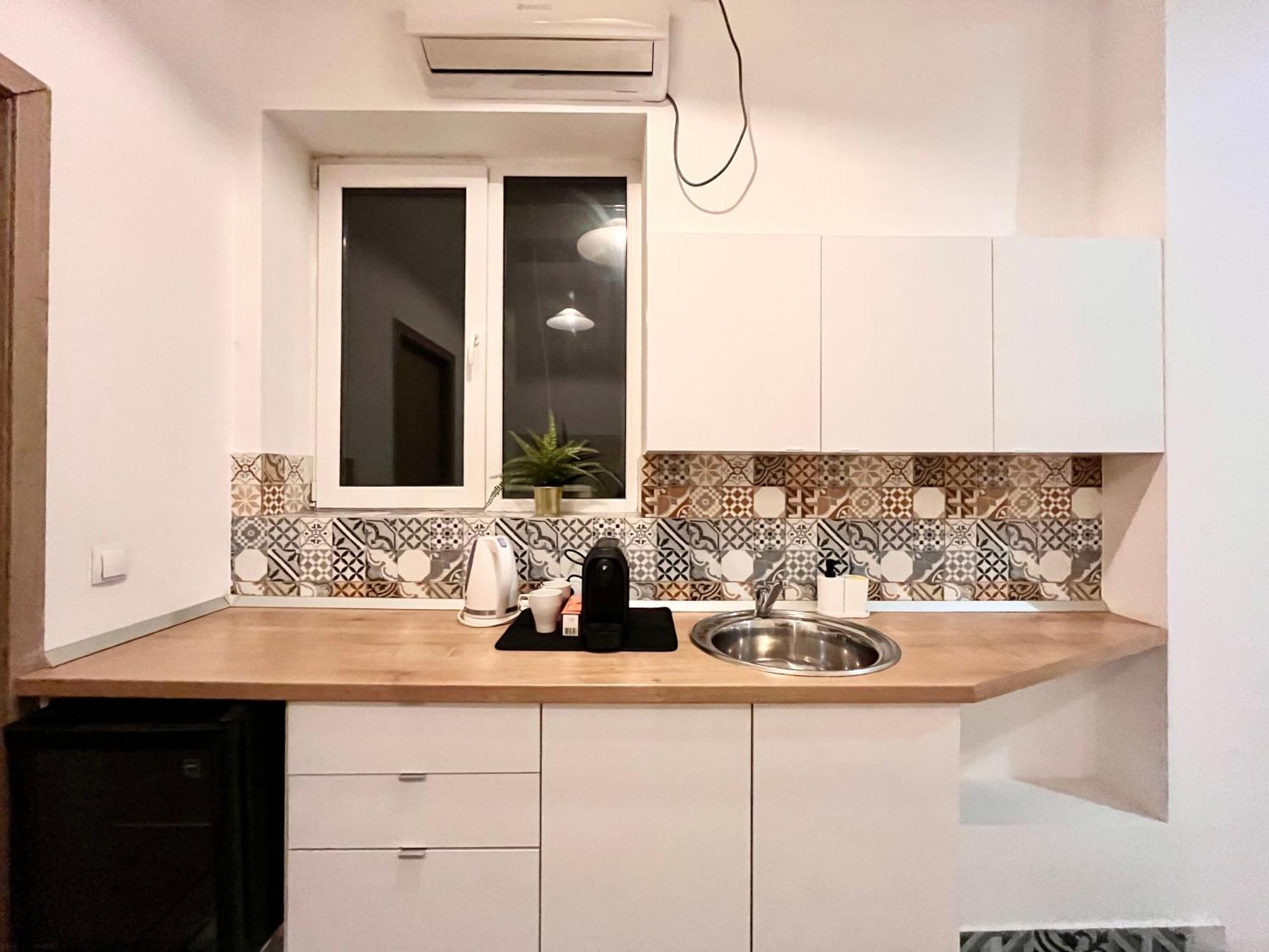 Chic Old Town Escape With Modern Comforts Apartment