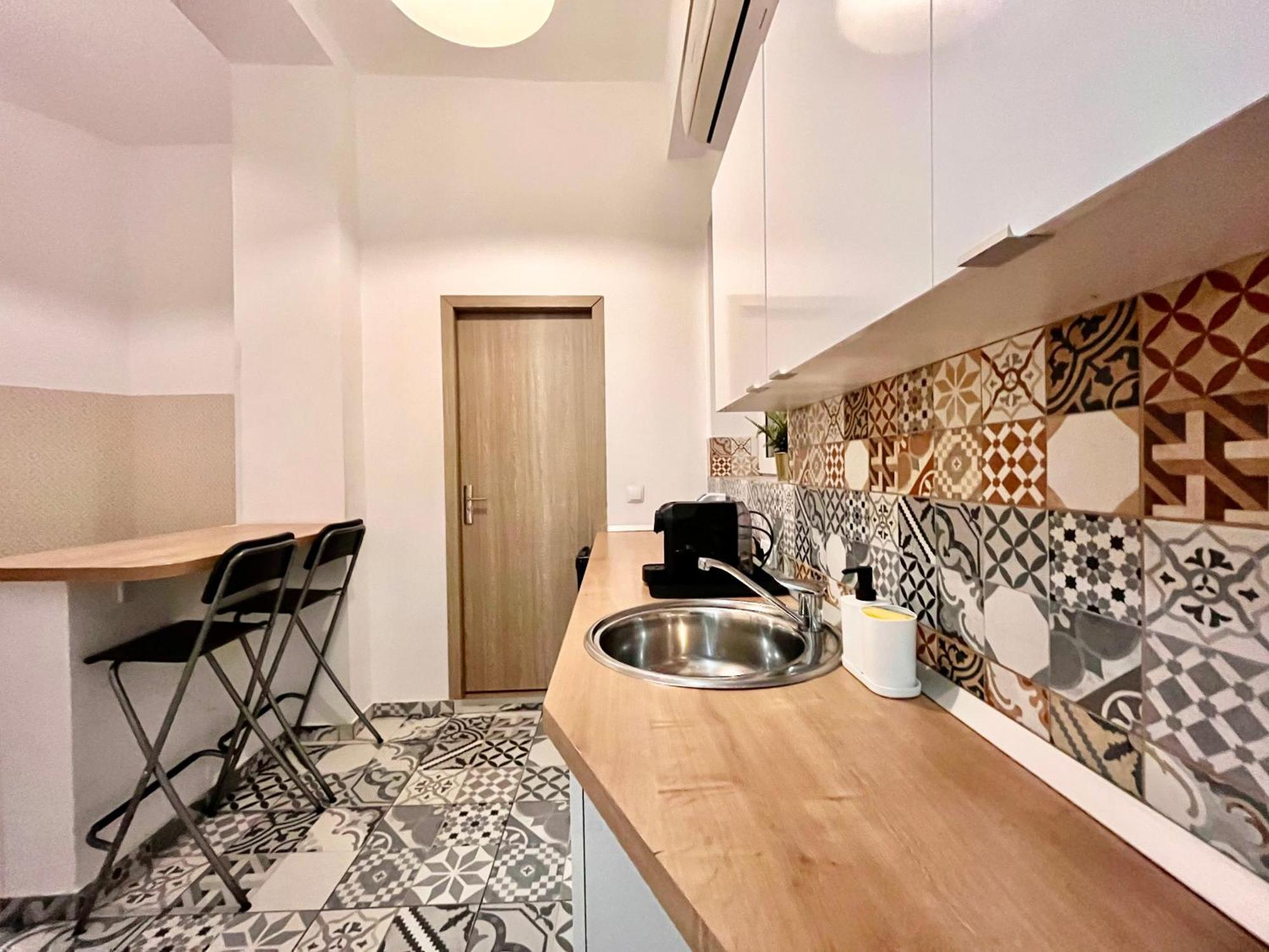 Chic Old Town Escape With Modern Comforts Apartment *
