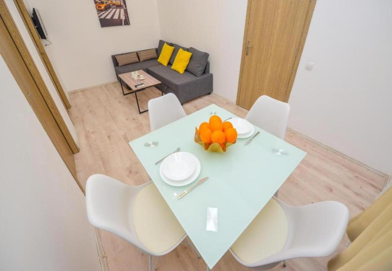 Chic Old Town Escape With Modern Comforts Apartment *