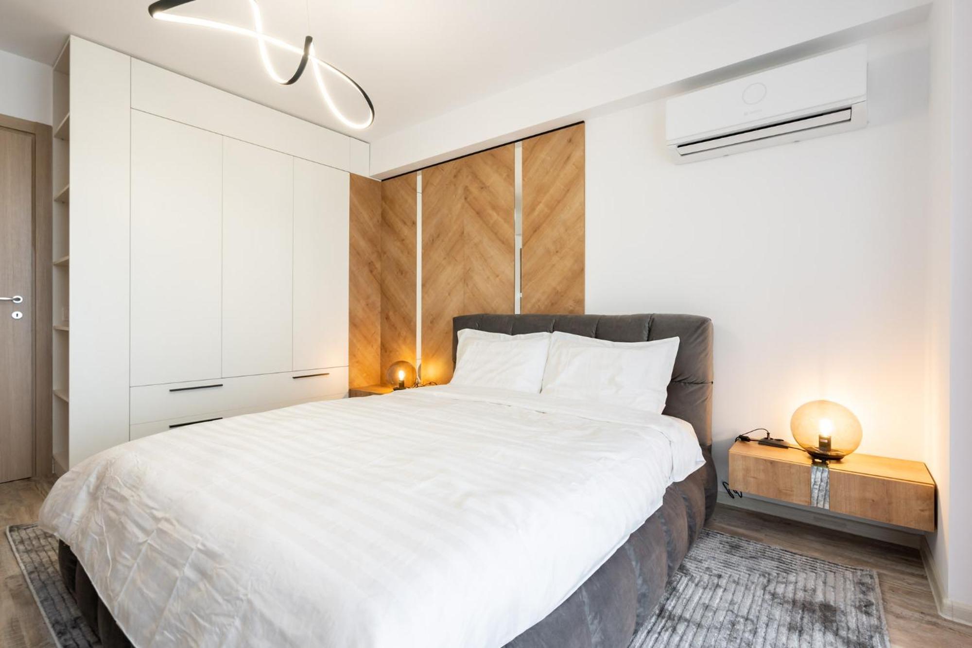 Classy Sassy - Elegant Escape In Timpuri Noi Apartment Bucharest