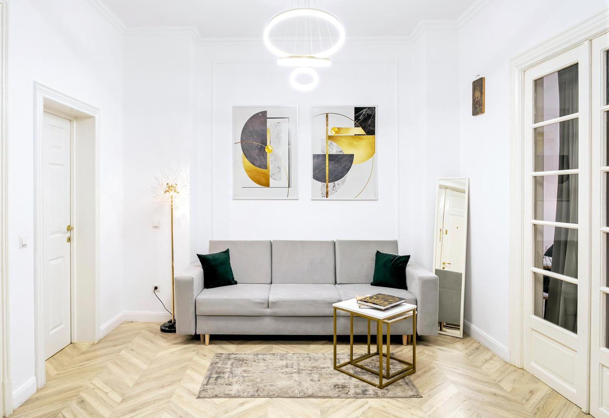 High Ceilings Garden - Optional Parking Apartament