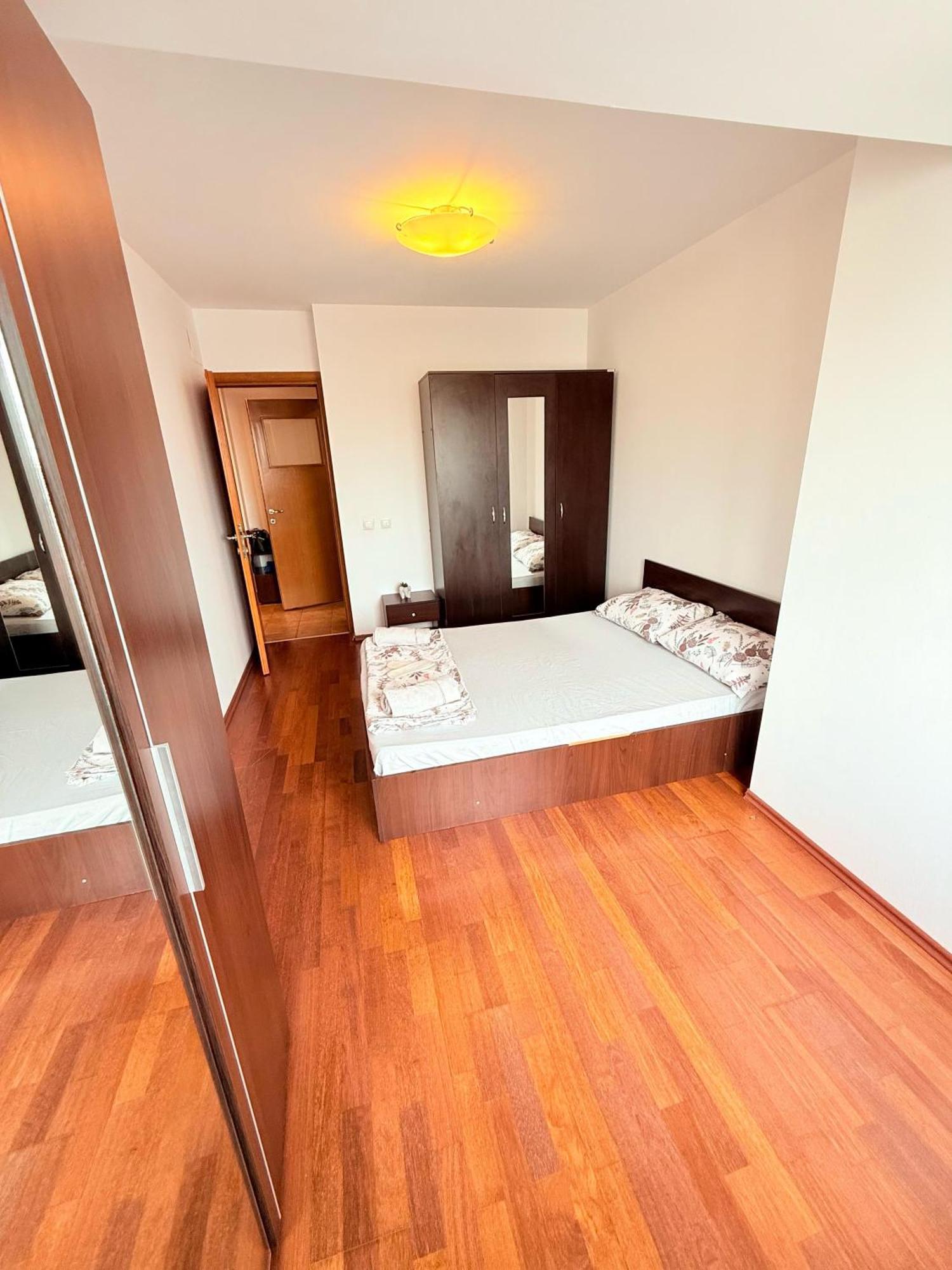 Mona's 6 * Bucharest