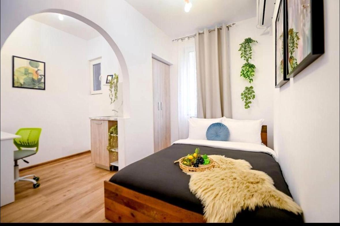 Fluidity - Refined 2br Retreat In Center