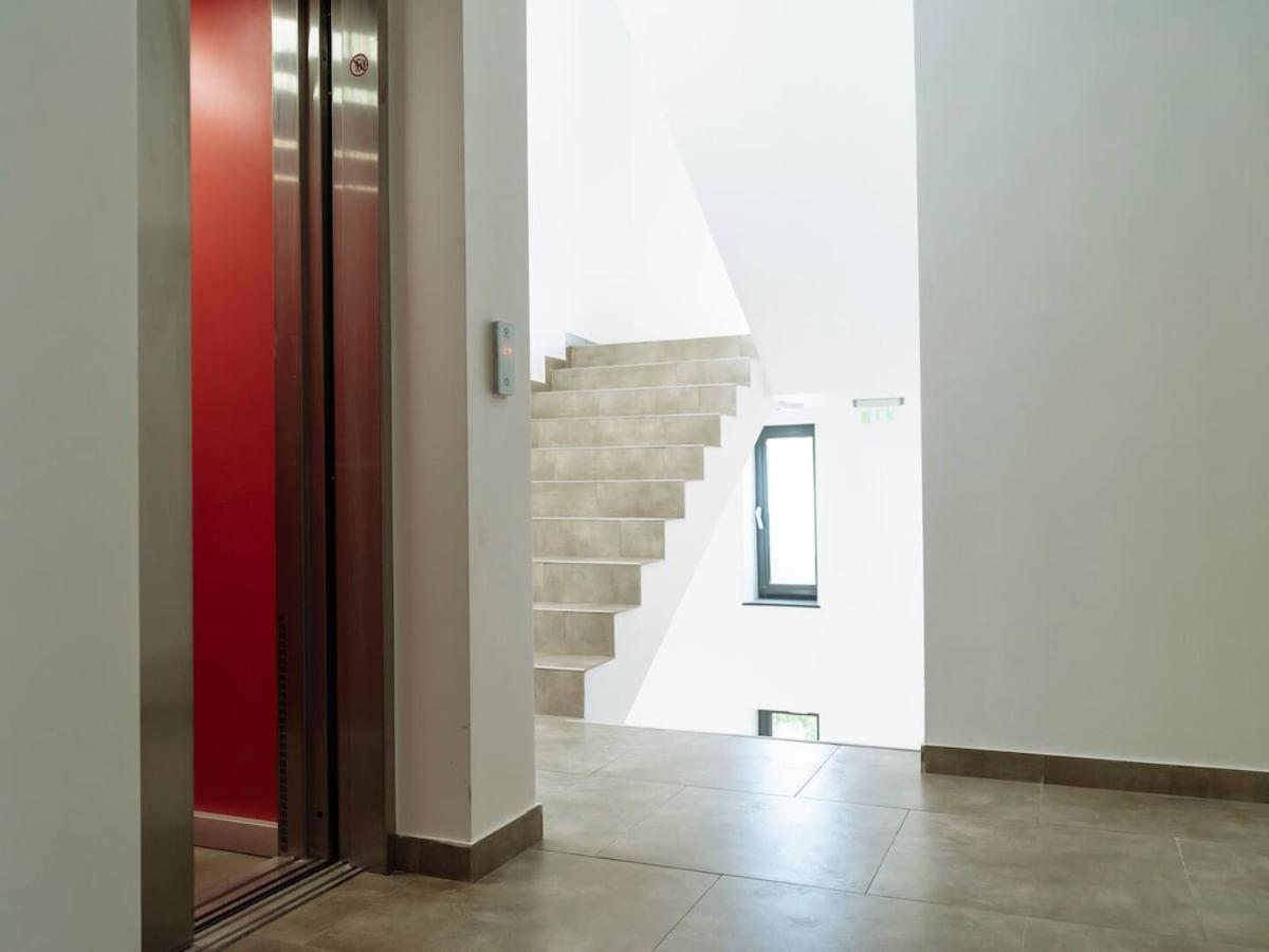 Apartment 23 - New Building & Parking *