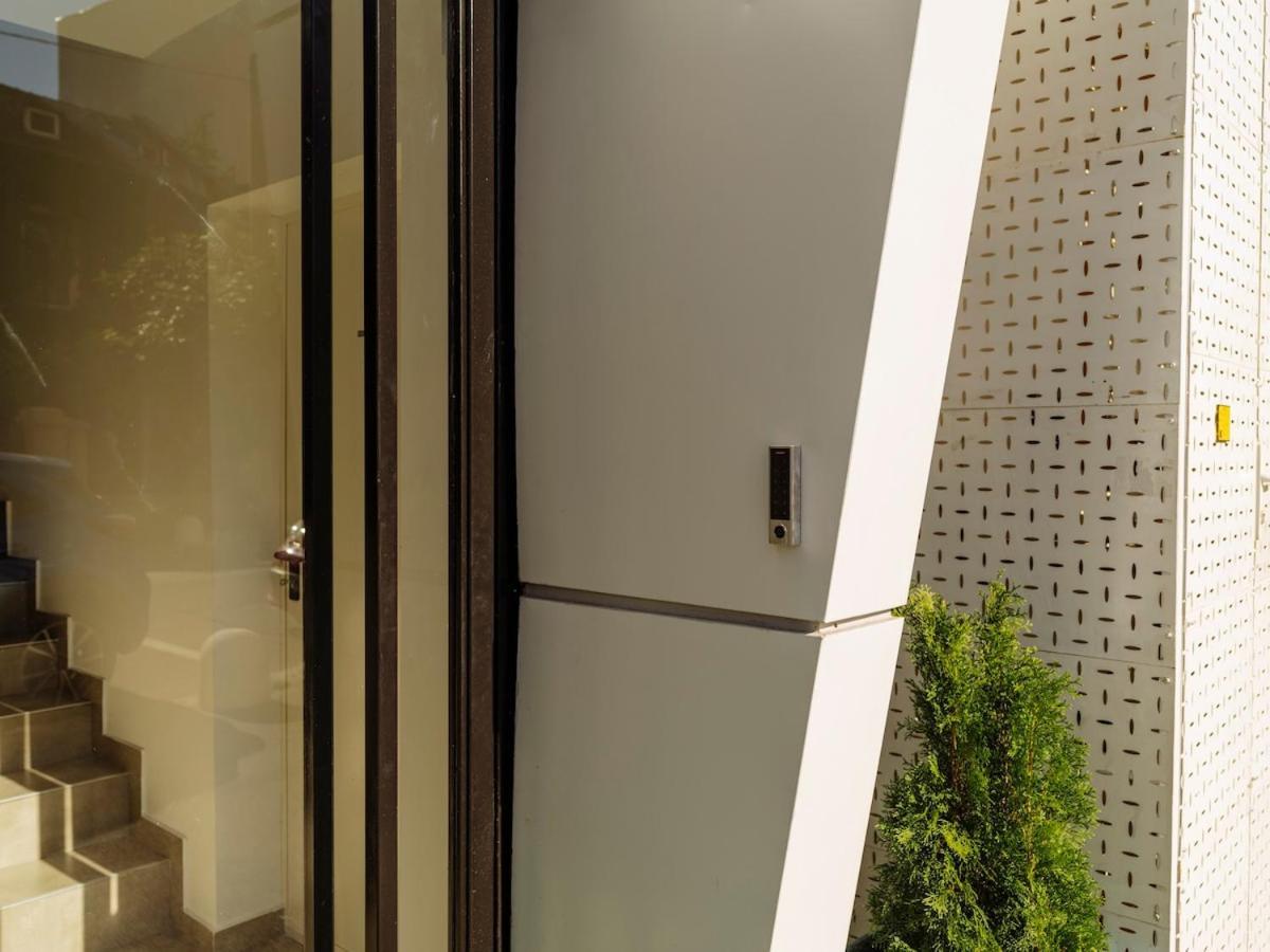 20 - New Building & Parking Apartamento Bucareste