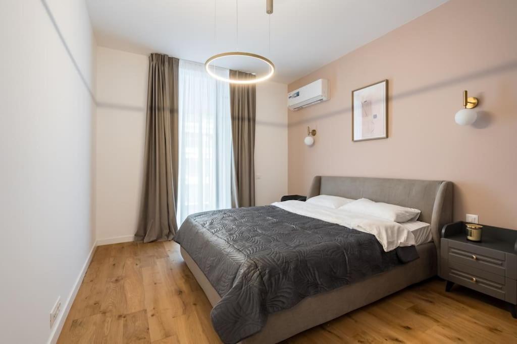 Orange In One Cotroceni Apartment *