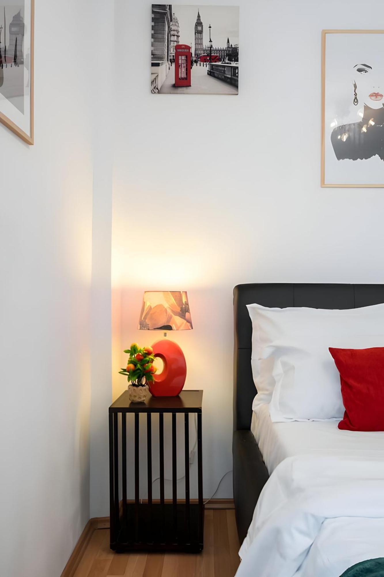 2bdr Spacious And Comfy Flat With Amazing Views - Landmark & Apartment