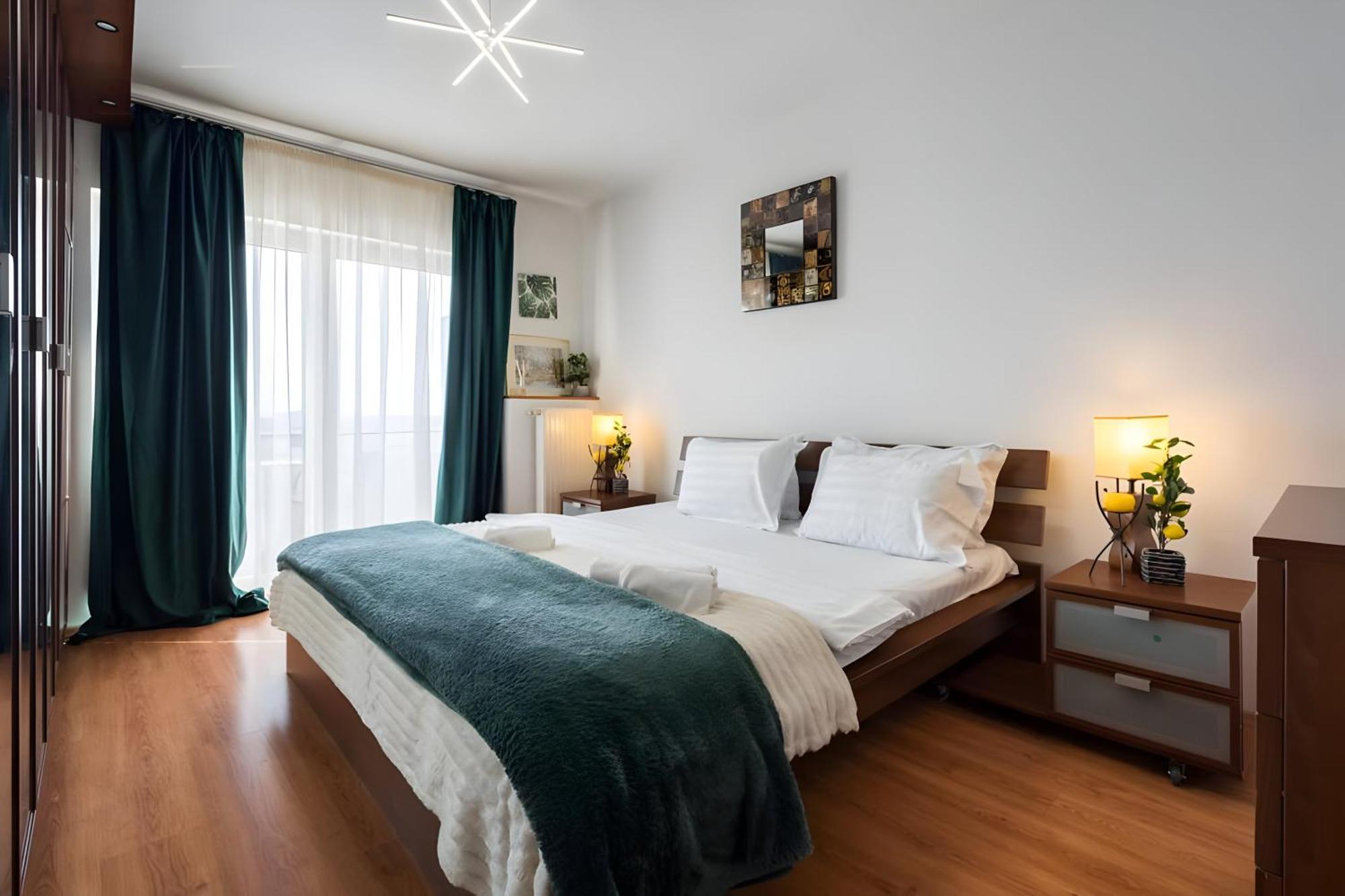 2bdr Spacious And Comfy Flat With Amazing Views - Landmark & Apartment
