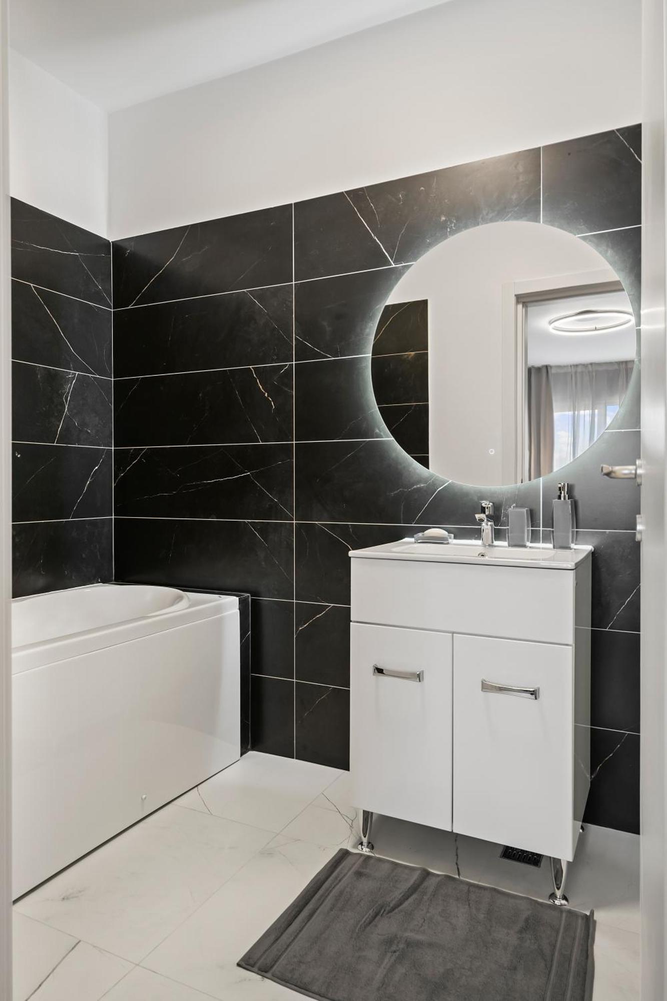 Apartment Ultra-modern & Spacious 2br With Balcony Bucharest