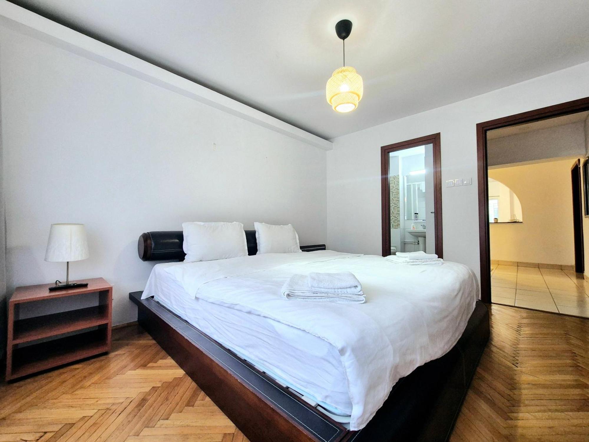Apartment Next 2 Parliament - Tranquil Unirii - Airy & Comfy With Parking