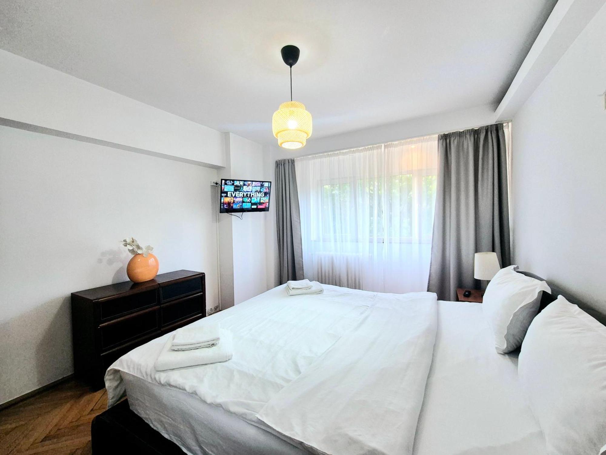 Next 2 Parliament - Tranquil Unirii - Airy & Comfy With Parking *