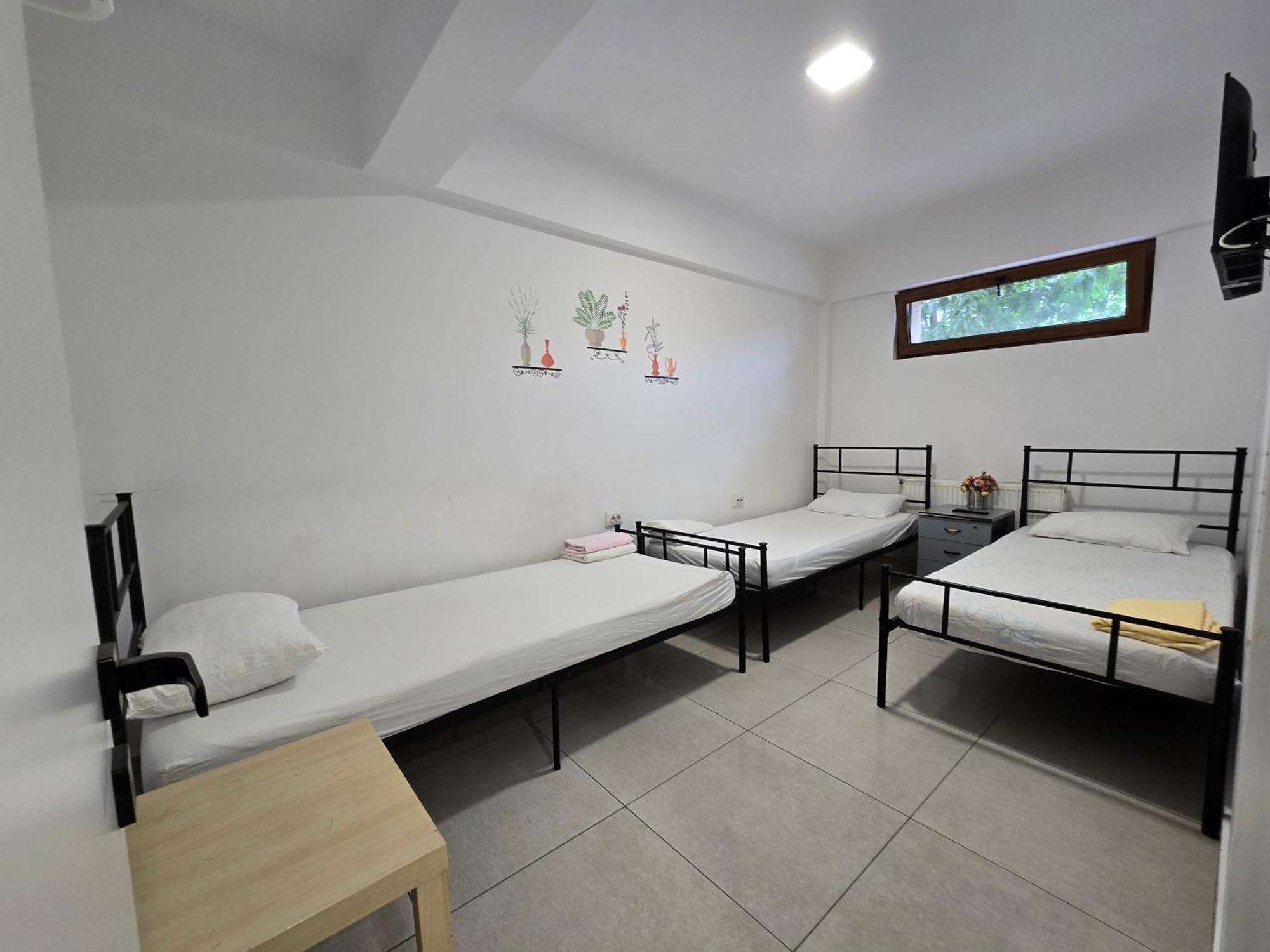 Z Hostel *