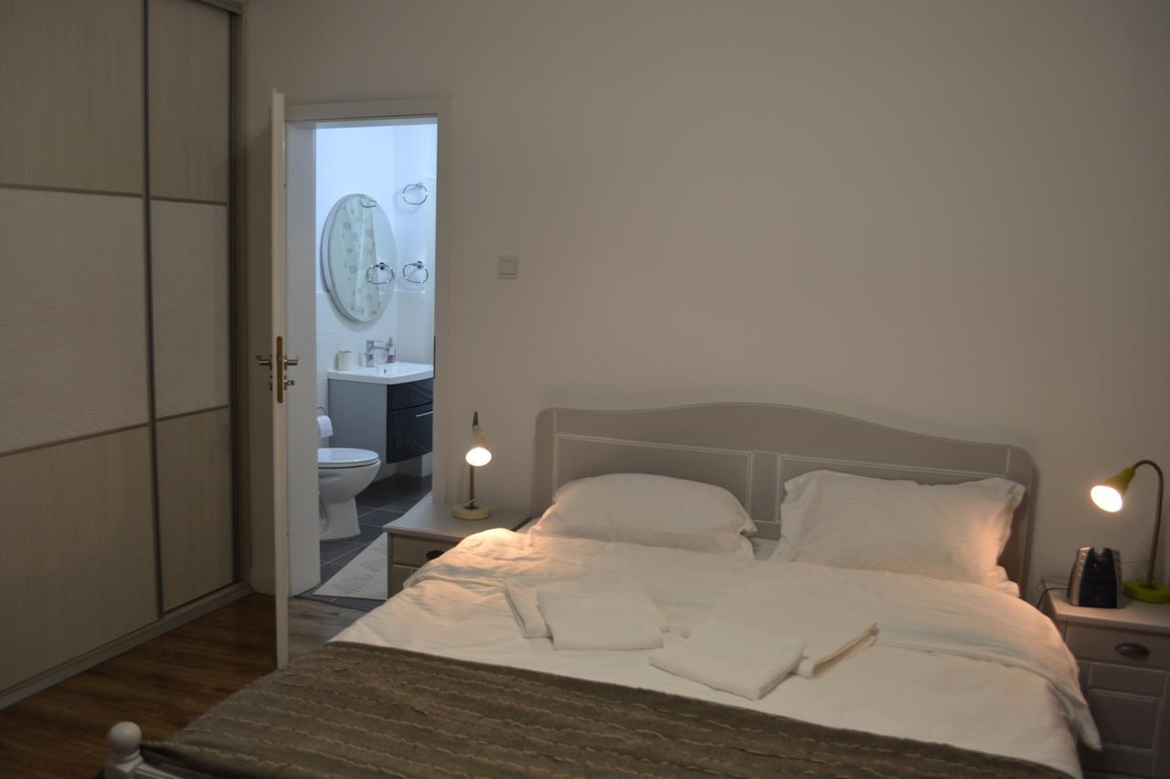 Victoria Plaza Two Bdr Apt Apartamento Bucareste