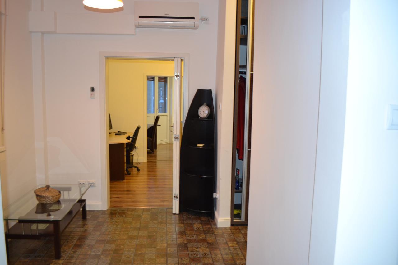 Apartamento Victoria Plaza Two Bdr Apt Bucareste