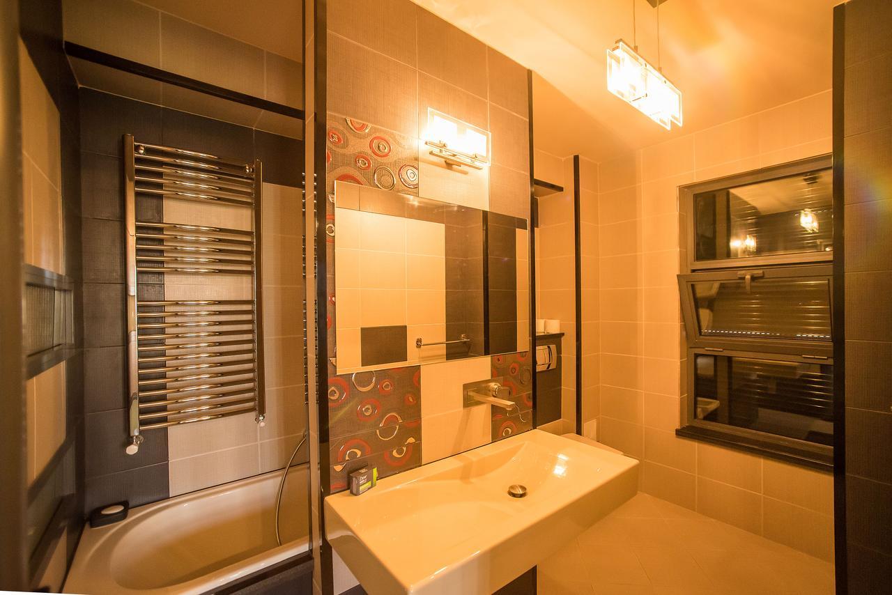 Simple Self Check In Homestay Bucharest