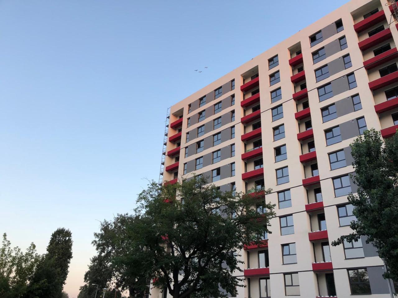 Apartment 21 *