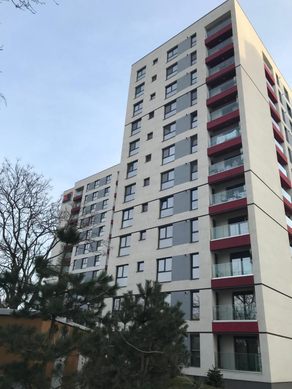 Apartment 21 *