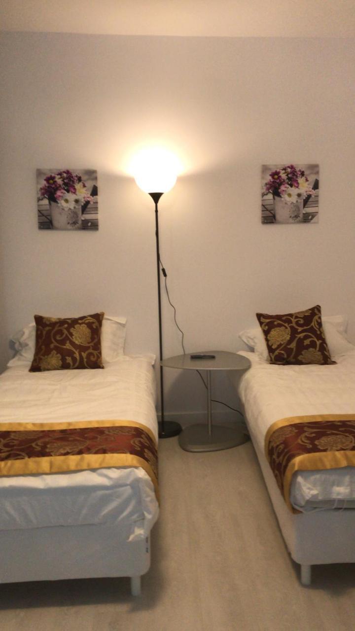 Apartment 21 *