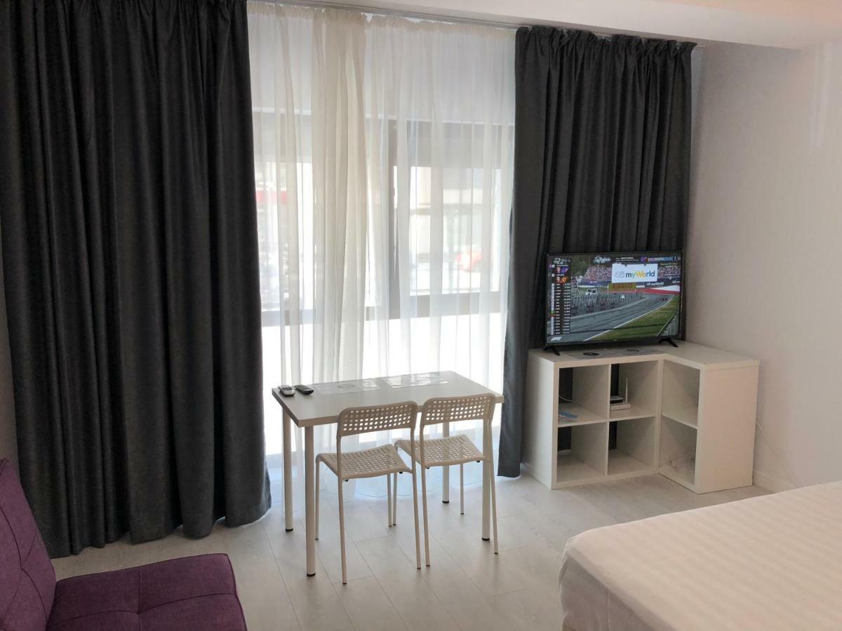 Apartment 21