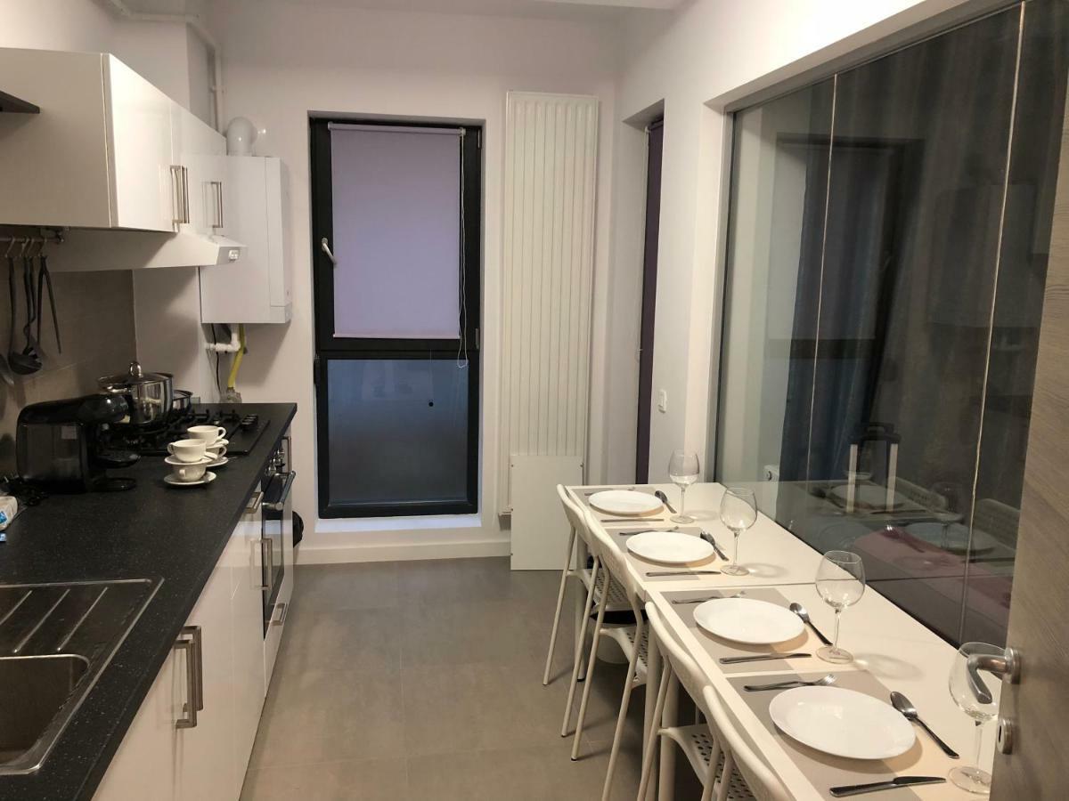 Apartment 21 *