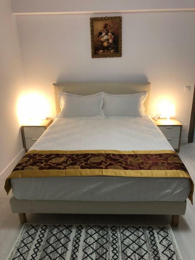 Apartment 21