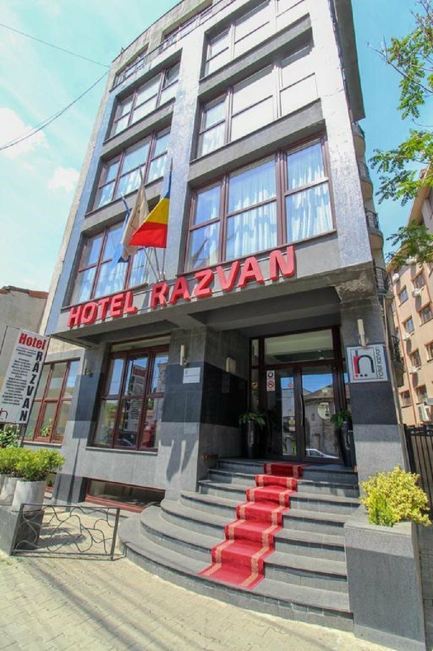 Razvan 3*