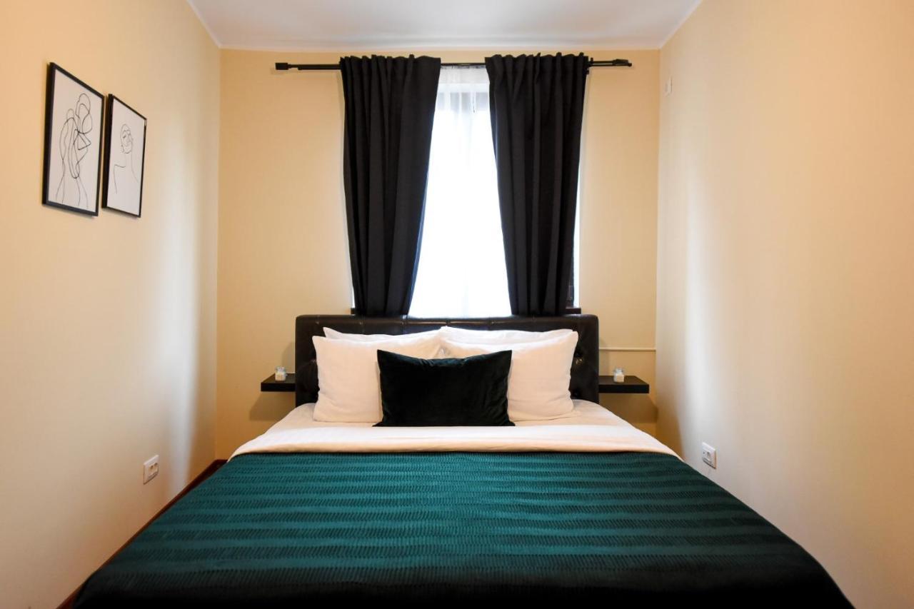 The Chic & Modern - Homey Apartament
