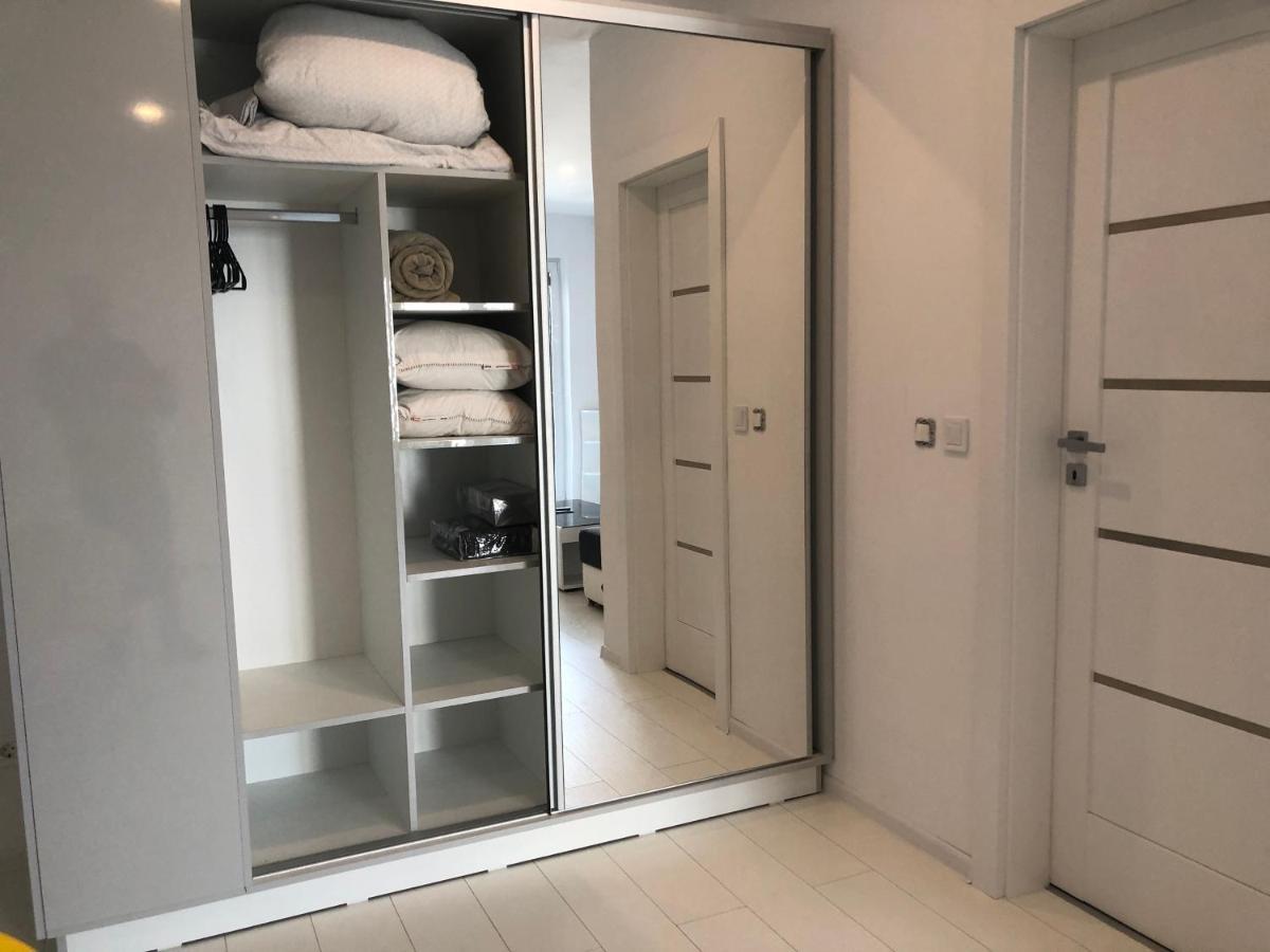 Luxury Westpark 2-room Lakeview W5 Bucureşti
