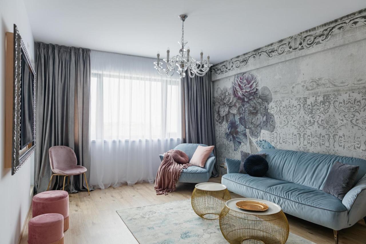 Greenfield Luxury By Deluxe